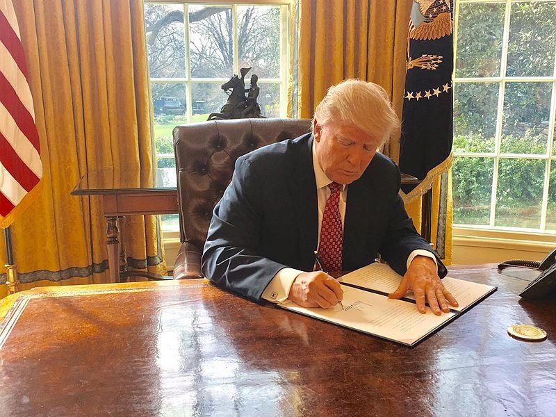 Trump_signing_Executive_Order_13780.jpg