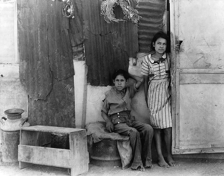 Hijos de trabajadores de algodón mexicanos (Casa Grande, Arizona, 1936). Photo by Dorothea Lange for the U.S. Farm Security Administration. Courtesy Library of Congress Prints and Photographs Division Washington, DC.